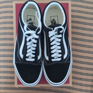 Vans Men's Classic Black and White Sneakers